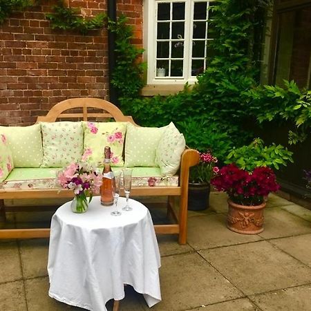 The Old Rectory - Valley View Room In Private Home Stockton-on-Teme Bagian luar foto